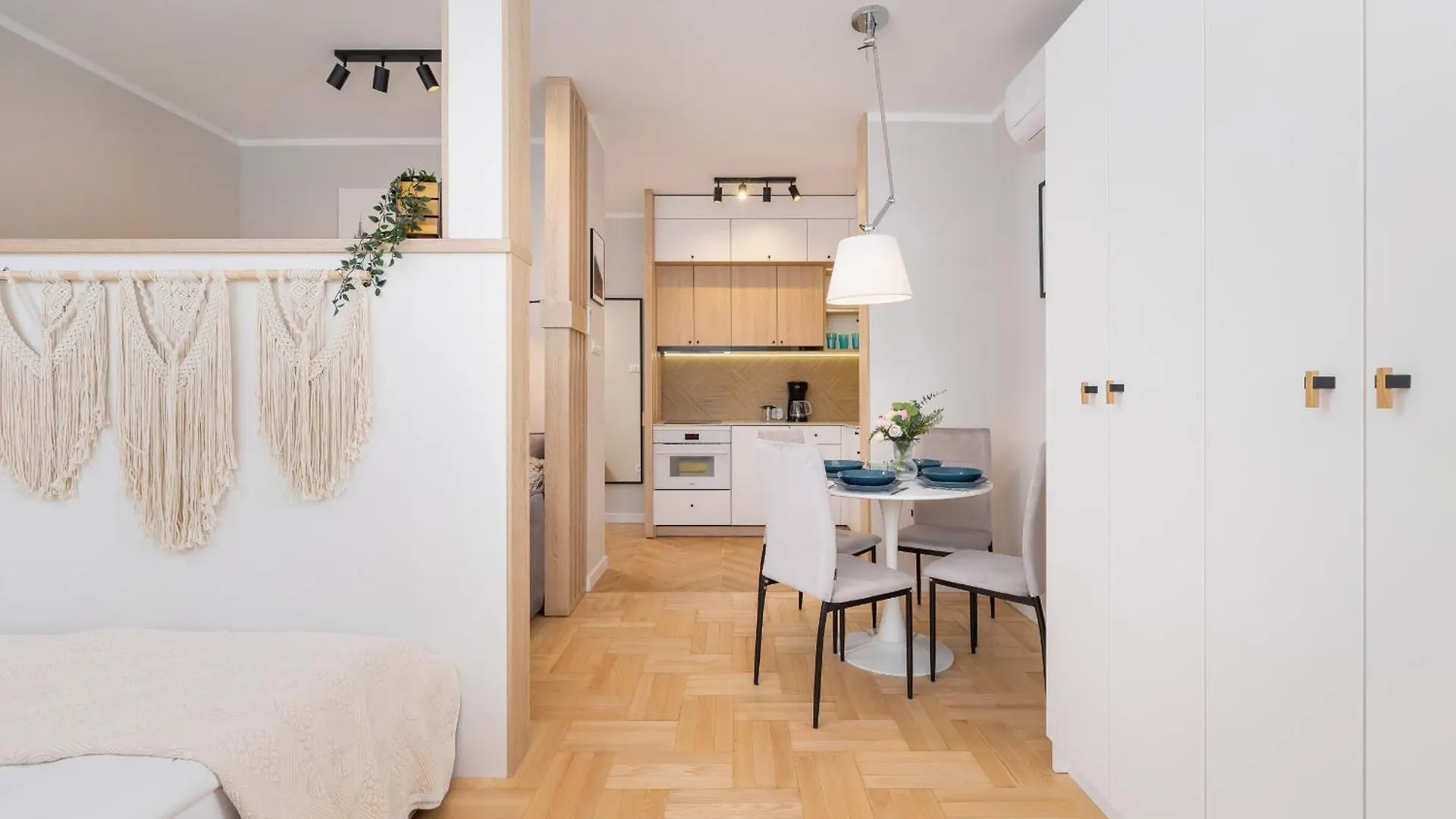 Warszauera Apartamenty Z Klimatyzacja Na Krakowskim Kazimierzu By Noclegi Renters 0*, Krakov Polsko